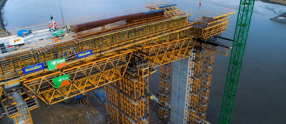 Cimbra porticada en la construcción de puentes, con cimbras y cerchas MK