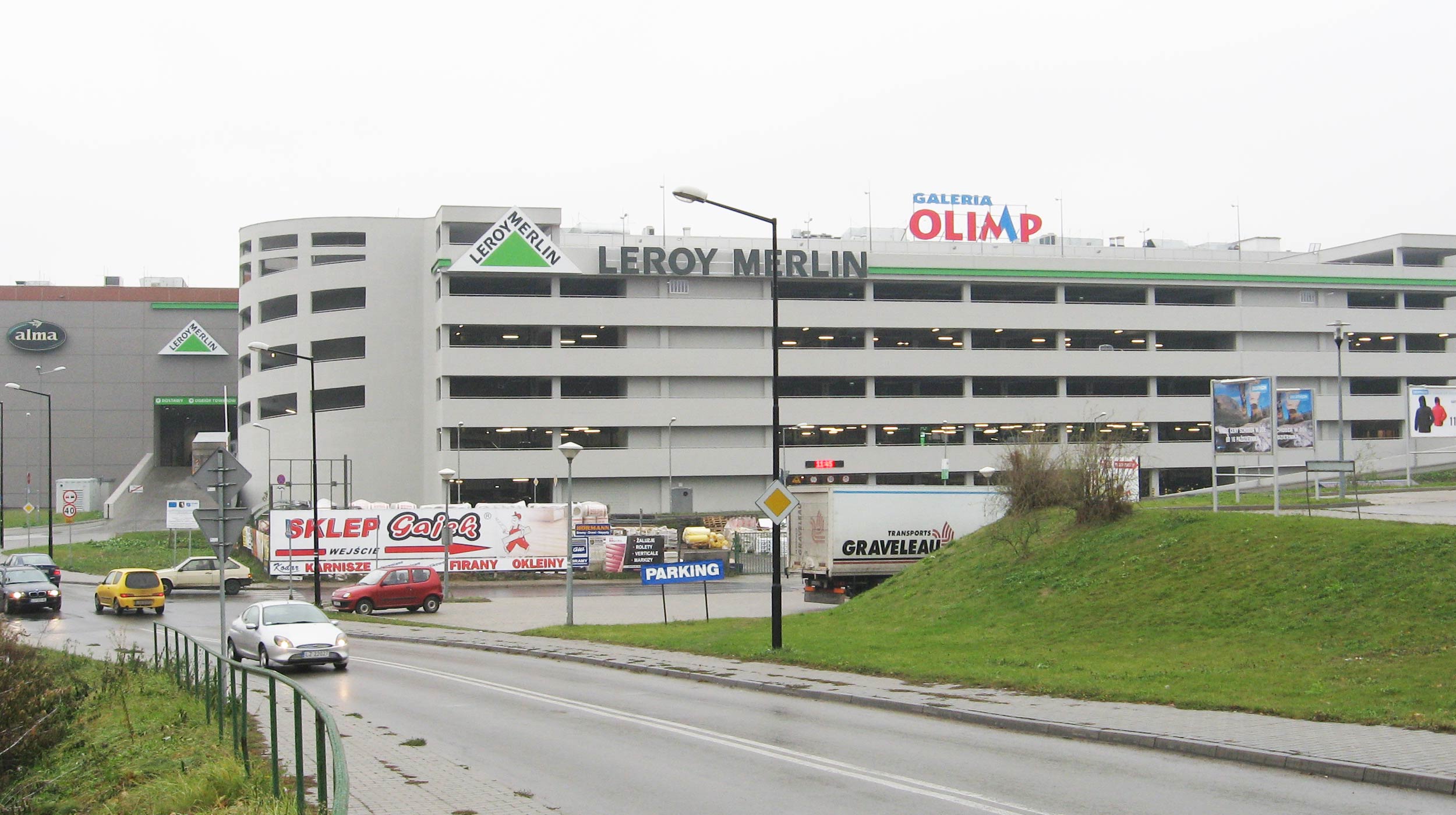 El mayor centro comercial de la provincia de Lublin, con una superficie total de 126,000 m² .