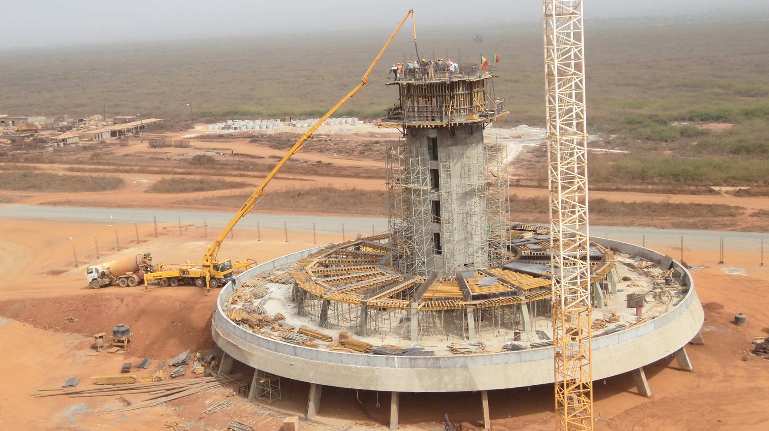 También presente en esta parte del mundo, ULMA acometió la construcción de la torre de control del Aeropuerto Internacional de Dakar, de 49.74 m de altura.