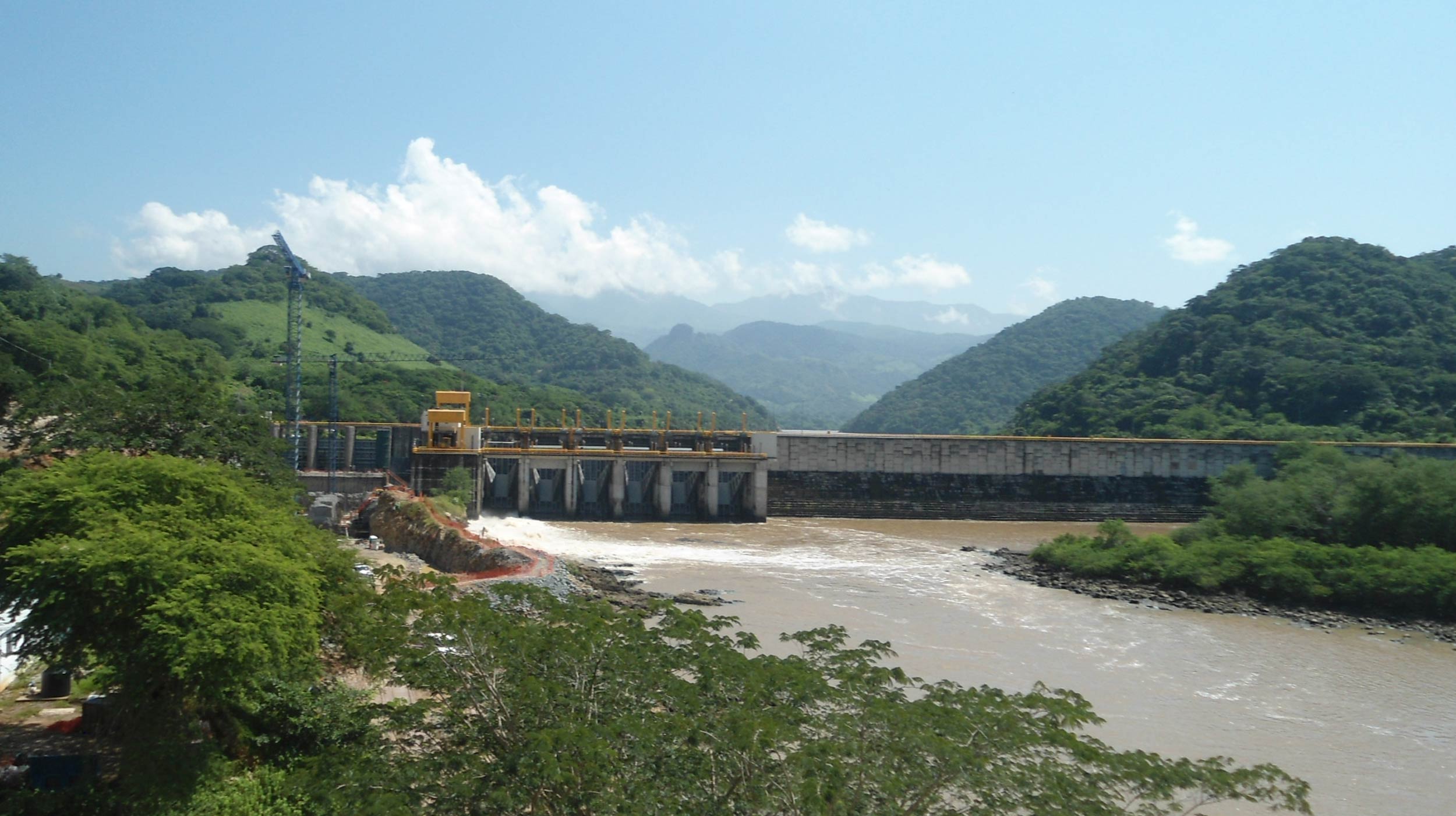 La Presa Reguladora San Rafael (PRSR) se localiza sobre el río Santiago, a 16.8 km aguas abajo de la Central Hidroeléctrica Aguamilpa.