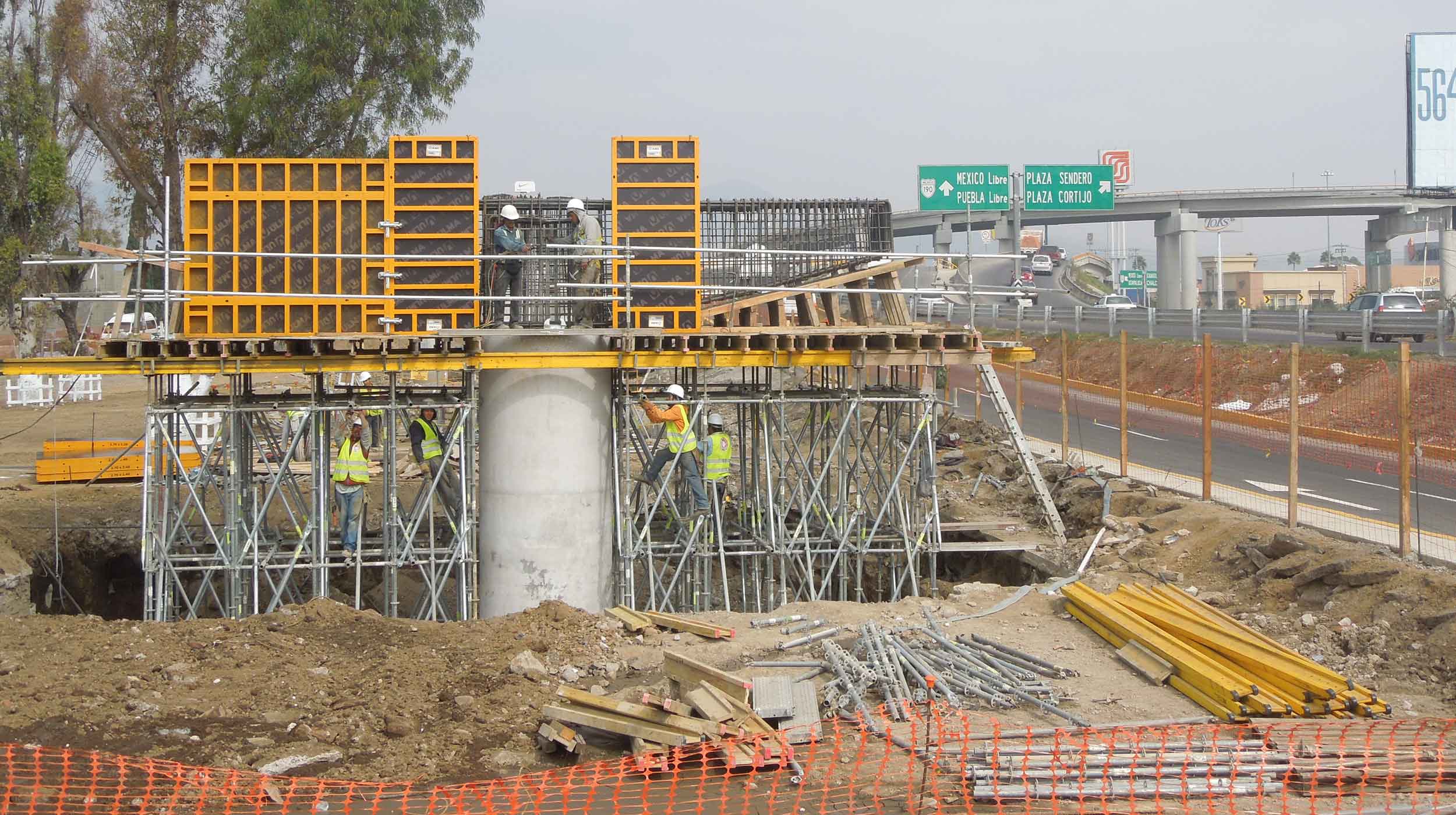 El Distribuidor Vial Ixtapaluca tendrá una longitud de 827.6 metros lineales y beneficiará a un promedio mensual de tres millones mexiquenses.