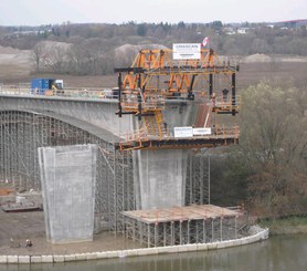 Puente Sobre el Río Grand, Ontario, Canadá