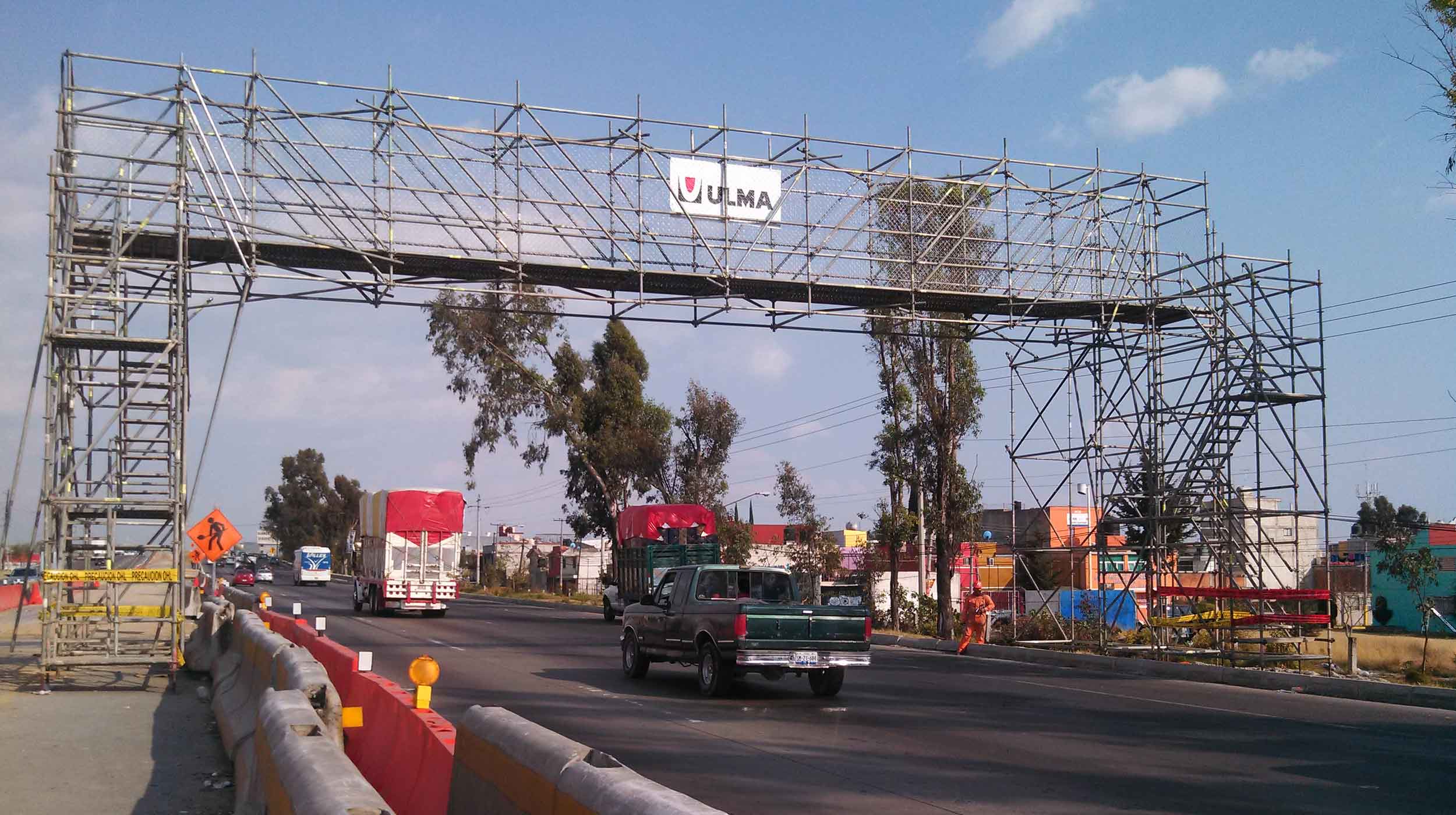 La construcción del segundo piso de la autopista México-Puebla tendrá una longitud de 13.3 km, contará con cuatro carriles y permitirá el tránsito de más de 110 mil vehículos al día.