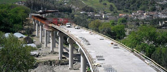 Viaducto Platì, Calabria, Italia