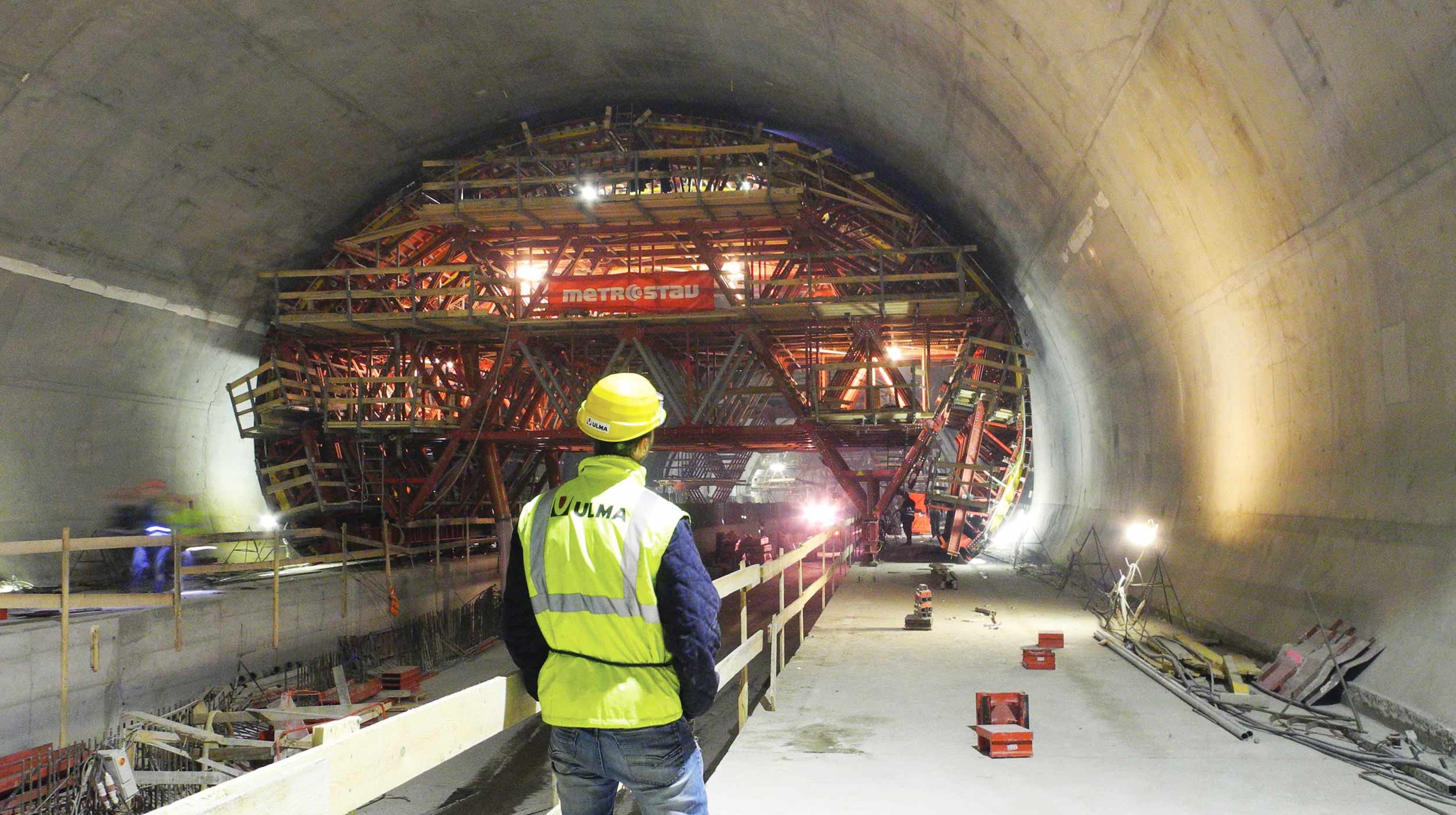 Situado en la capital checa, forma parte de una red de 8 km de infraestructuras que ubicarán el tráfico en el subsuelo de la capital.