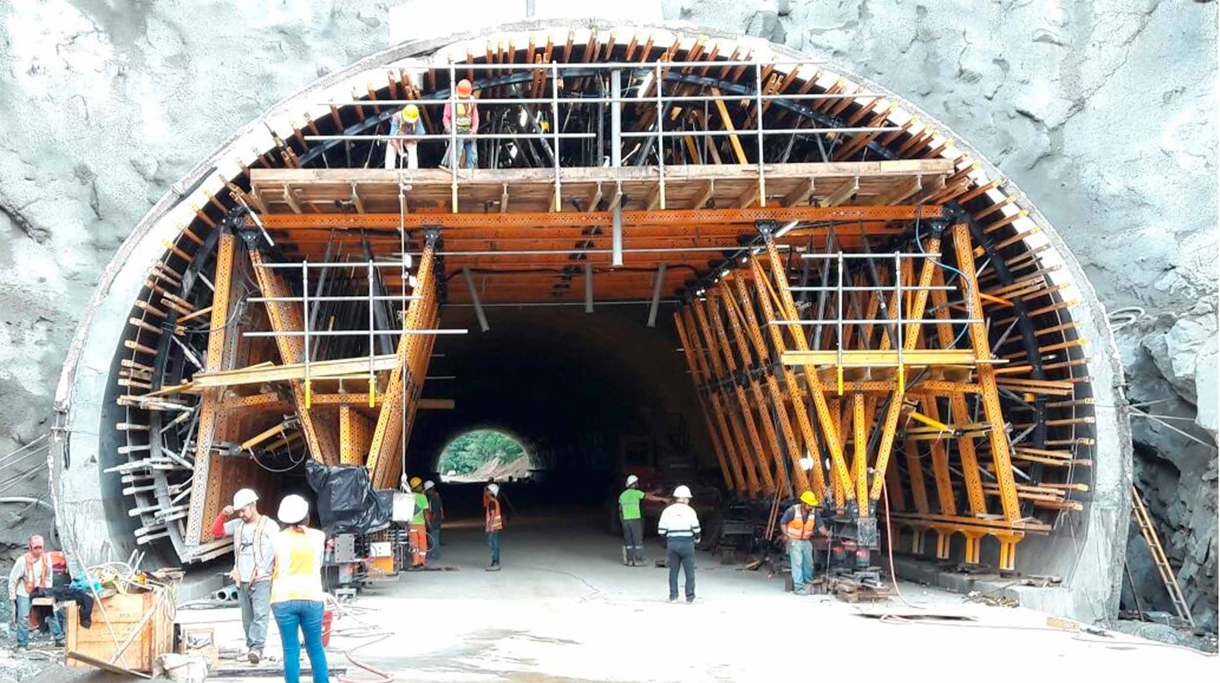 El túnel se engloba dentro del tramo del Ramal Compostela, correspondiente a la carretera Jala- Puerto Vallarta.