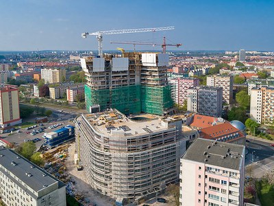 Alto rendimiento y seguridad en Hanza Tower, Polonia