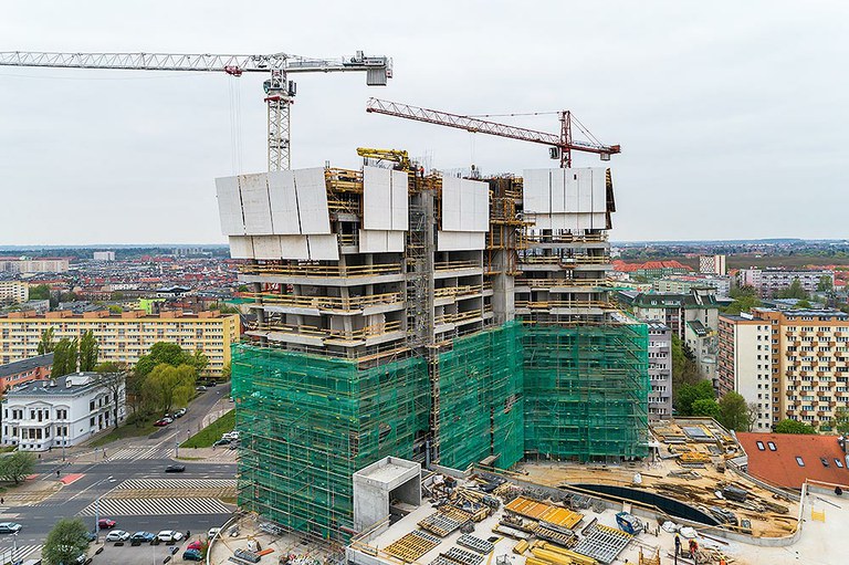 Alto rendimiento y seguridad en Hanza Tower, Polonia