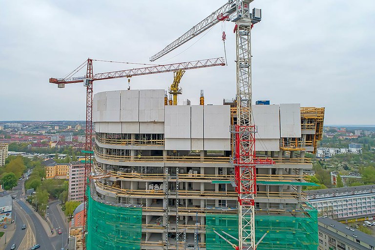 Alto rendimiento y seguridad en Hanza Tower, Polonia