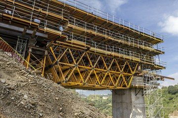Múltiples aplicaciones del Sistema MK en el Viaducto Interlomas, México