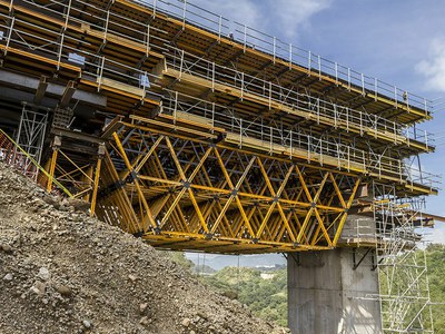 Múltiples aplicaciones del Sistema MK en el Viaducto Interlomas, México