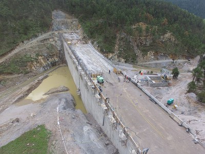 Solución de cimbras a una cara en la Presa San Julián