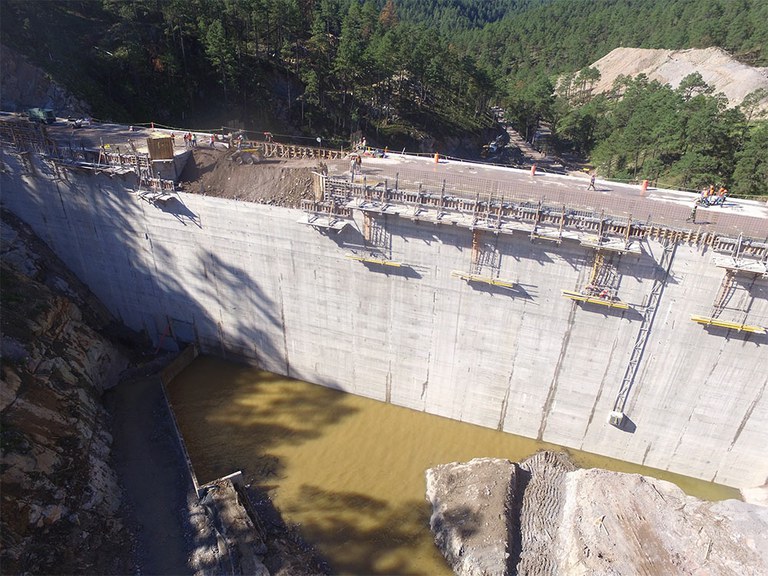 Solución de cimbras a una cara en la Presa San Julián