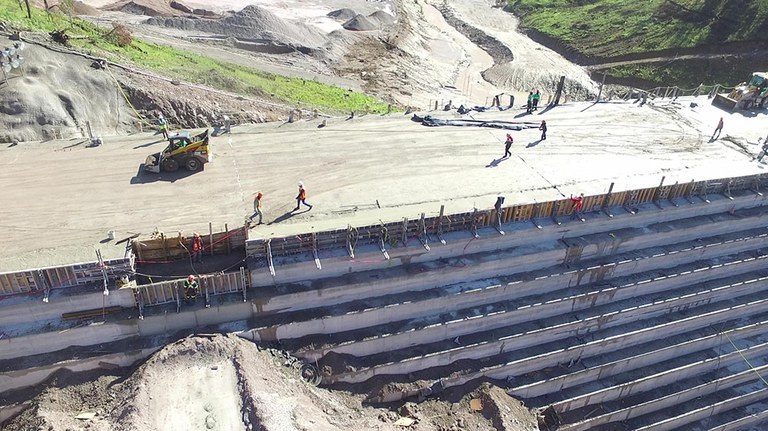 Solución de cimbras a una cara en la Presa San Julián