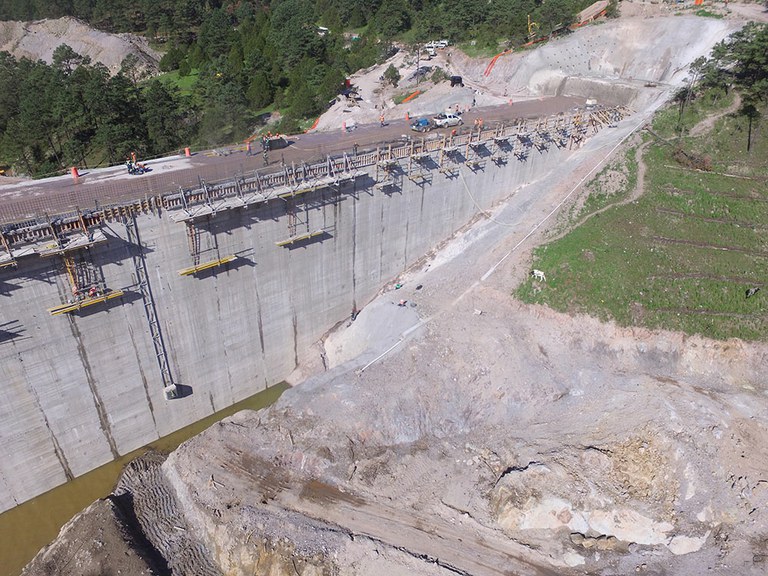 Solución de cimbras a una cara en la Presa San Julián