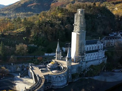 Soluciones de andamio a medida para la restauración del Santuario de Lourdes