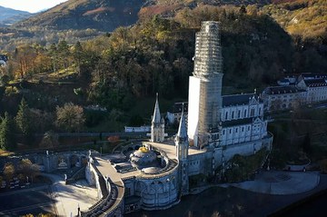 Soluciones de andamio a medida para la restauración del Santuario de Lourdes