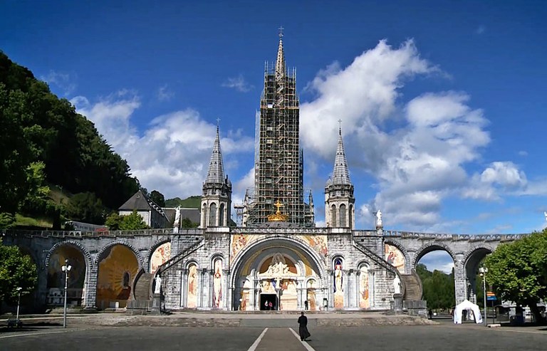 Soluciones de andamio a medida para la restauración del Santuario de Lourdes